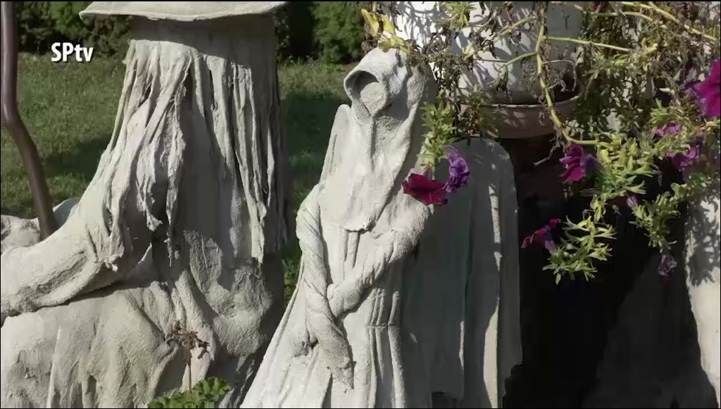 Hulladékból Szobrok Készülnek